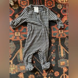 Aden and anais super soft and comfy jammies. Never worn.